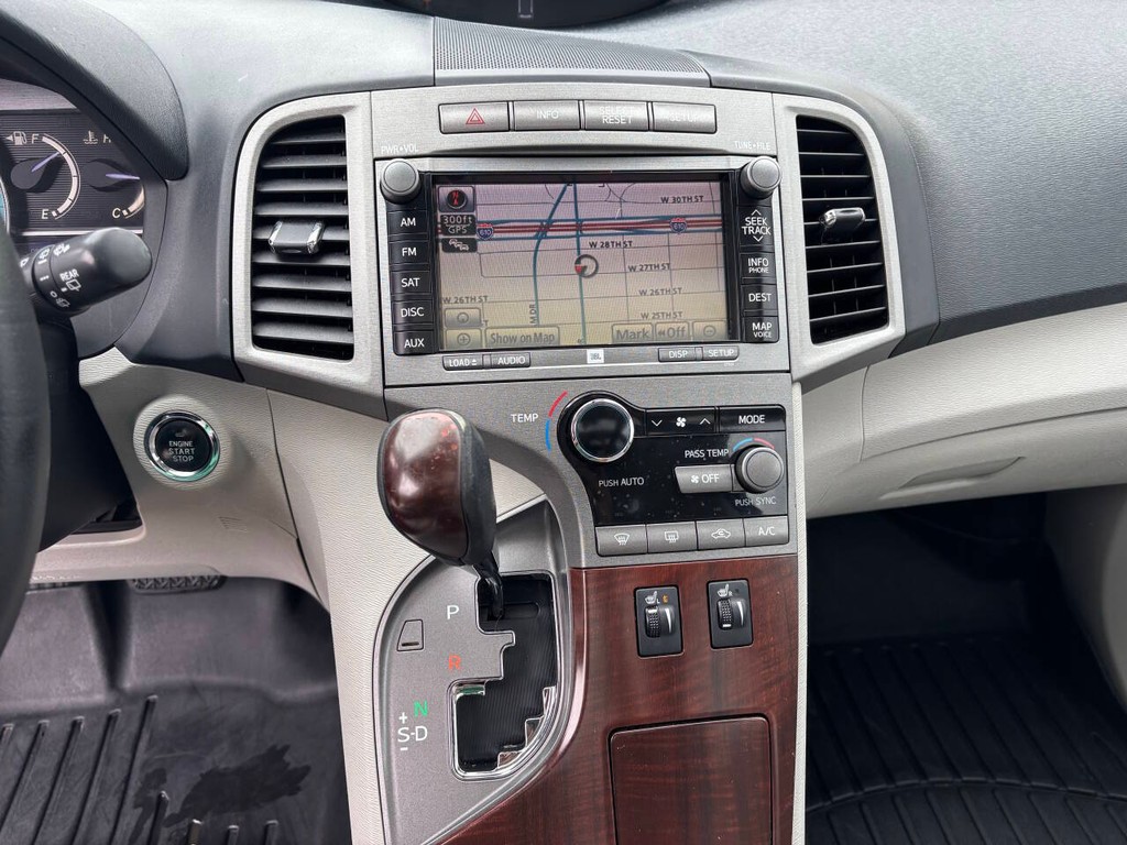 Toyota Venza Vehicle Full-screen Gallery Image 20