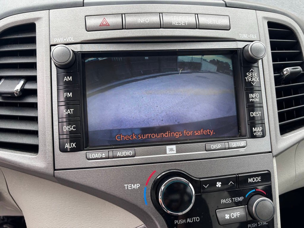 Toyota Venza Vehicle Full-screen Gallery Image 21