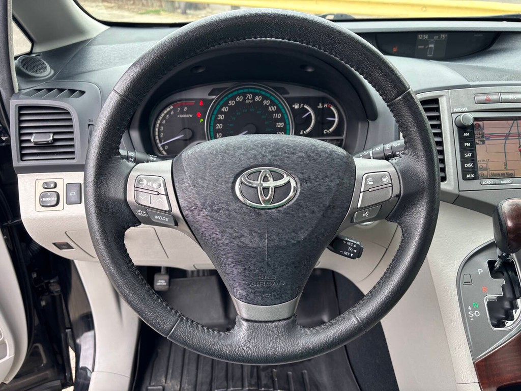 Toyota Venza Vehicle Full-screen Gallery Image 23