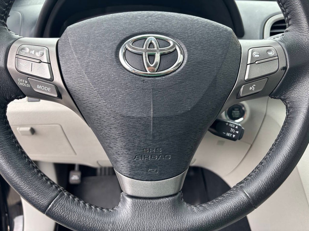 Toyota Venza Vehicle Full-screen Gallery Image 24