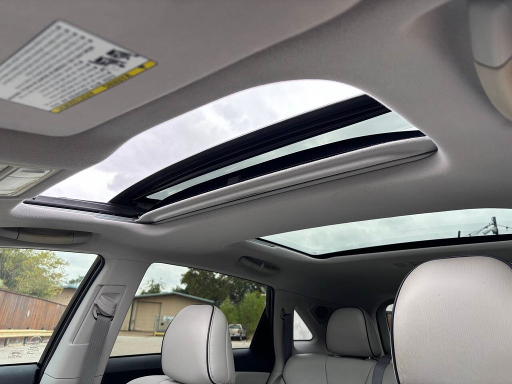 Toyota Venza Vehicle Full-screen Gallery Image 26