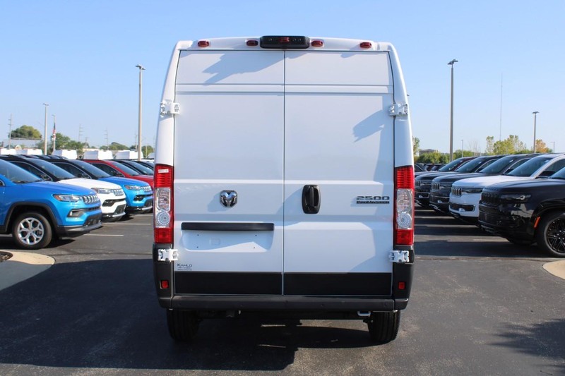 Ram ProMaster Cargo Van Vehicle Full-screen Gallery Image 4