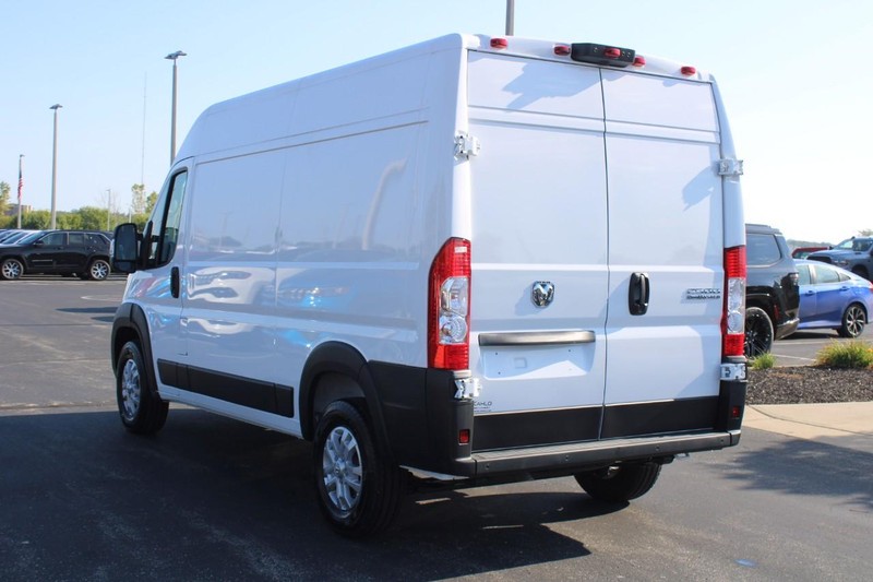 Ram ProMaster Cargo Van Vehicle Full-screen Gallery Image 5