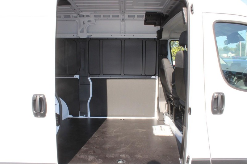 Ram ProMaster Cargo Van Vehicle Full-screen Gallery Image 10