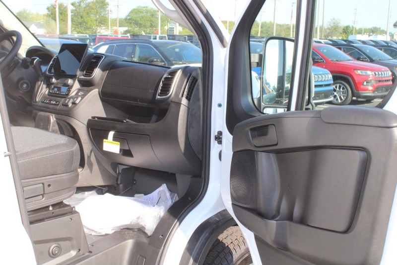 Ram ProMaster Cargo Van Vehicle Full-screen Gallery Image 15