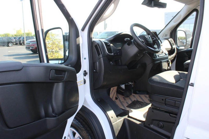 Ram ProMaster Cargo Van Vehicle Full-screen Gallery Image 17