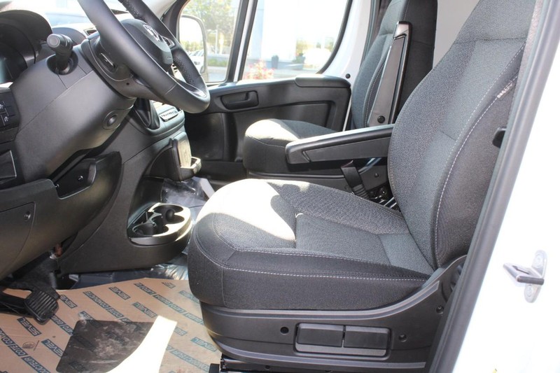Ram ProMaster Cargo Van Vehicle Full-screen Gallery Image 18