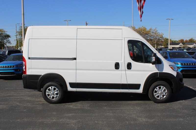 Ram ProMaster Cargo Van Vehicle Full-screen Gallery Image 2