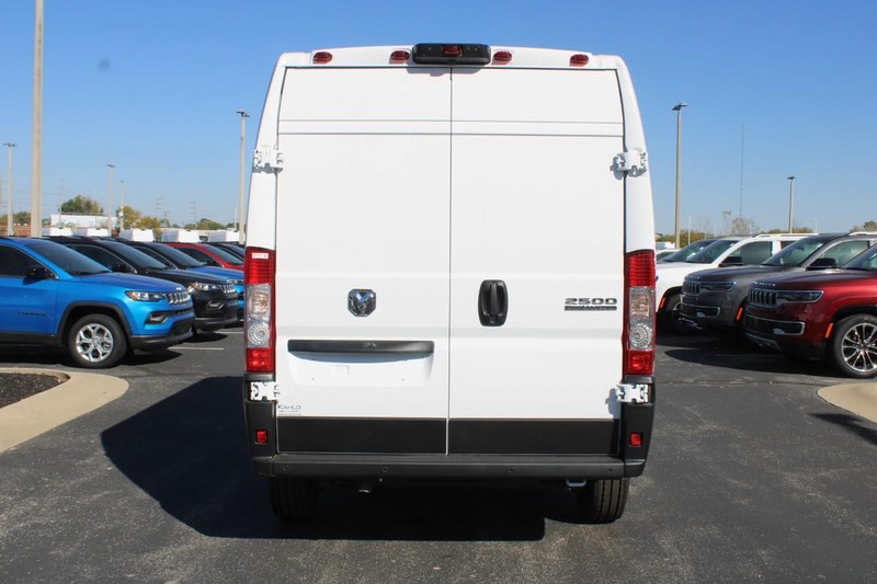 Ram ProMaster Cargo Van Vehicle Full-screen Gallery Image 4