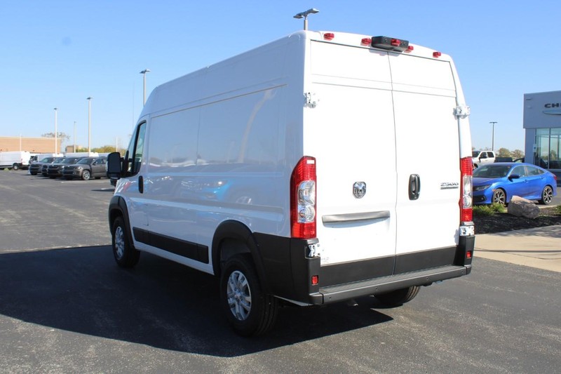 Ram ProMaster Cargo Van Vehicle Full-screen Gallery Image 5
