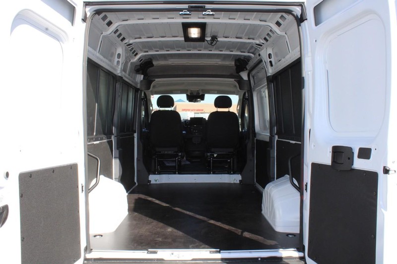 Ram ProMaster Cargo Van Vehicle Full-screen Gallery Image 7