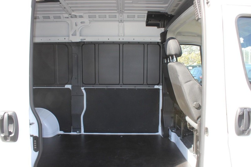 Ram ProMaster Cargo Van Vehicle Full-screen Gallery Image 10