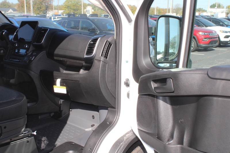 Ram ProMaster Cargo Van Vehicle Full-screen Gallery Image 15