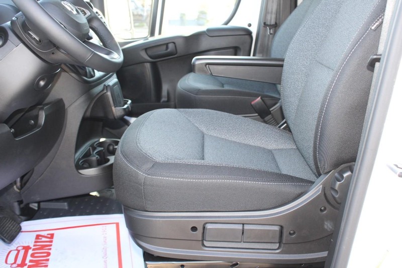 Ram ProMaster Cargo Van Vehicle Full-screen Gallery Image 18