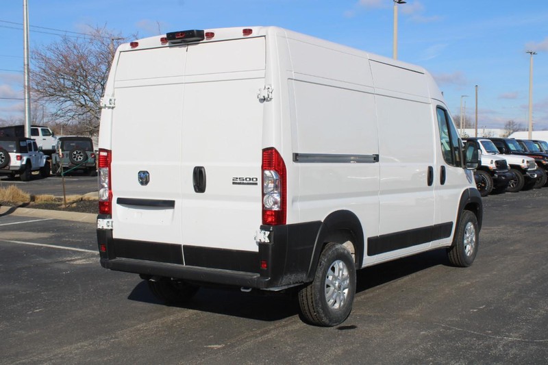 Ram ProMaster Cargo Van Vehicle Full-screen Gallery Image 3