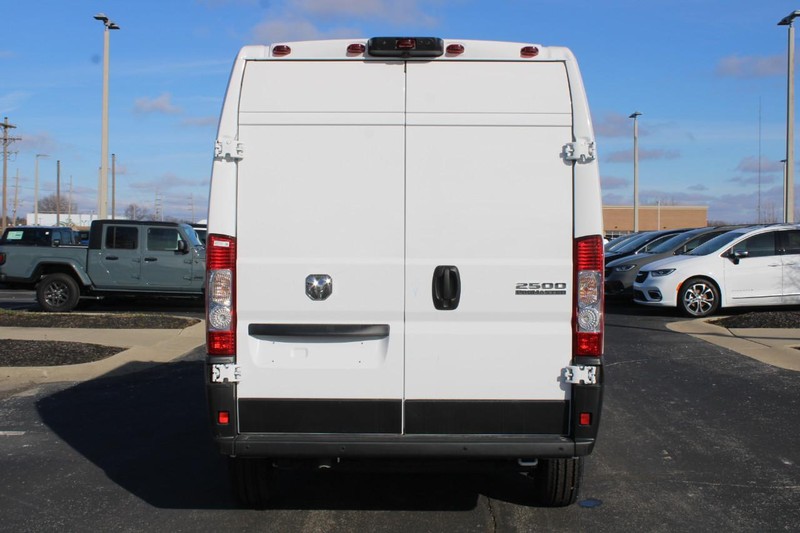 Ram ProMaster Cargo Van Vehicle Full-screen Gallery Image 4