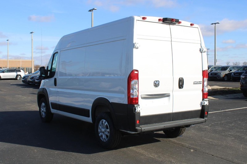 Ram ProMaster Cargo Van Vehicle Full-screen Gallery Image 5