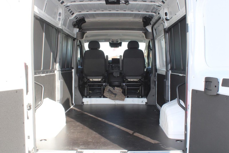 Ram ProMaster Cargo Van Vehicle Full-screen Gallery Image 7