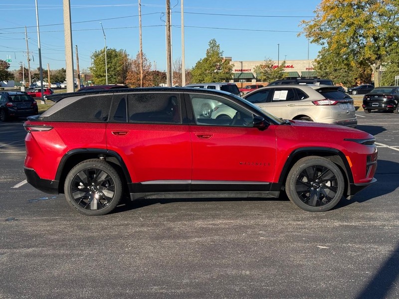 Jeep Wagoneer S Vehicle Full-screen Gallery Image 2