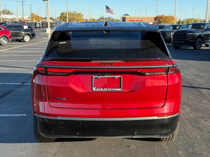 Jeep Wagoneer S Vehicle Full-screen Gallery Image 4
