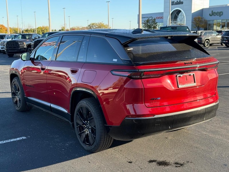 Jeep Wagoneer S Vehicle Full-screen Gallery Image 5