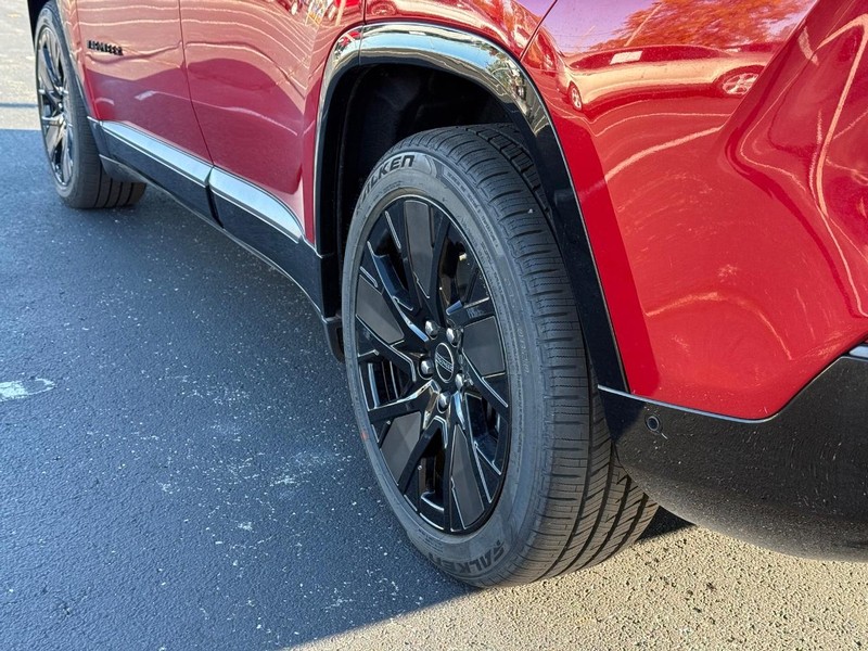 Jeep Wagoneer S Vehicle Full-screen Gallery Image 6