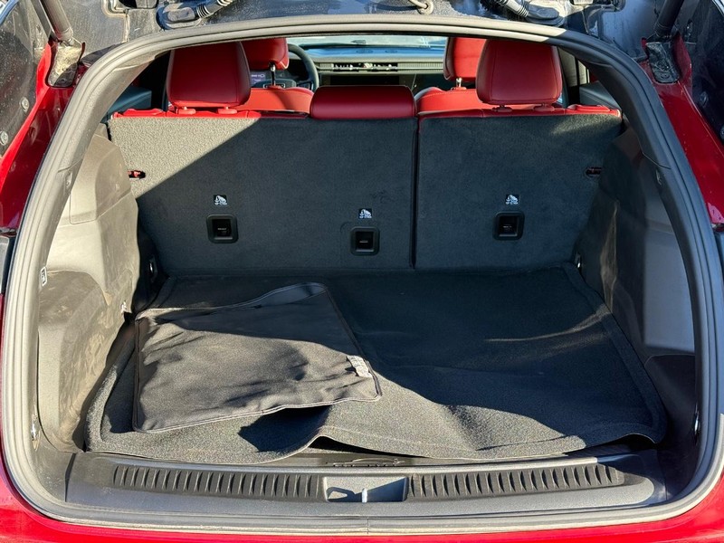 Jeep Wagoneer S Vehicle Full-screen Gallery Image 7