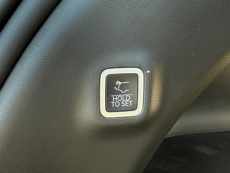 Jeep Wagoneer S Vehicle Full-screen Gallery Image 8