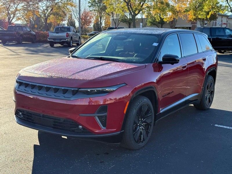 Jeep Wagoneer S Vehicle Full-screen Gallery Image 9
