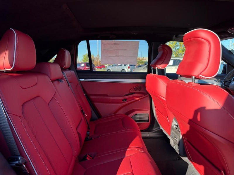 Jeep Wagoneer S Vehicle Full-screen Gallery Image 11