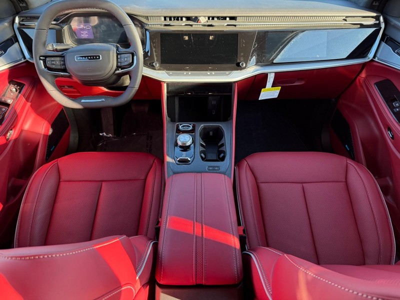 Jeep Wagoneer S Vehicle Full-screen Gallery Image 13