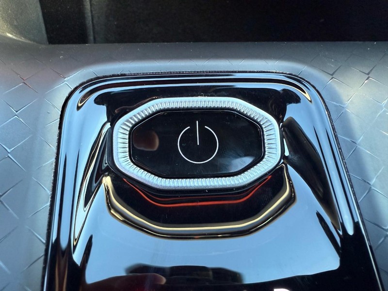 Jeep Wagoneer S Vehicle Full-screen Gallery Image 22