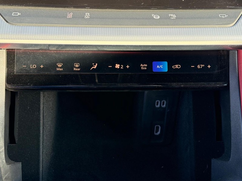 Jeep Wagoneer S Vehicle Full-screen Gallery Image 25