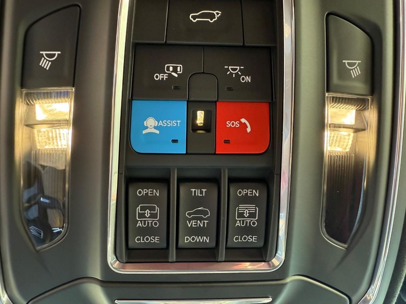 Jeep Wagoneer S Vehicle Full-screen Gallery Image 28