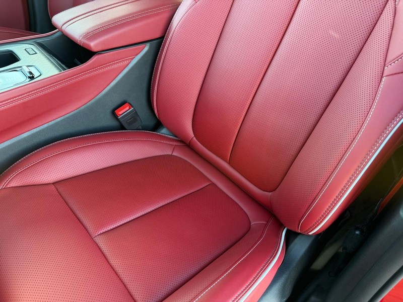 Jeep Wagoneer S Vehicle Full-screen Gallery Image 31