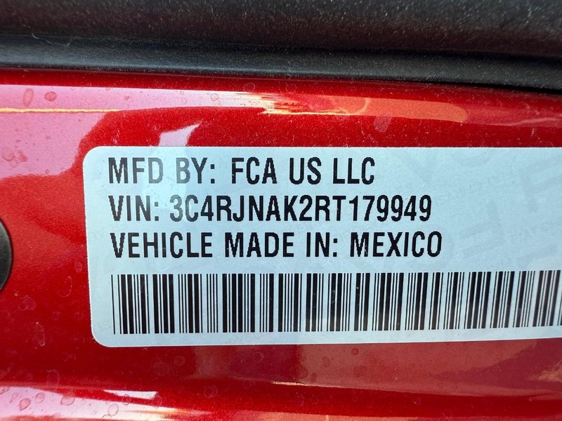 Jeep Wagoneer S Vehicle Full-screen Gallery Image 32