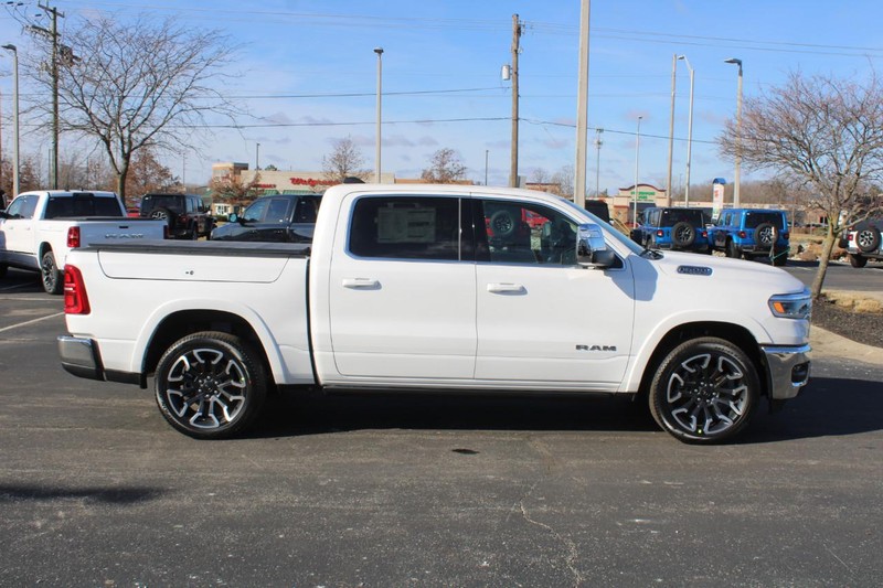 Ram 1500 Vehicle Full-screen Gallery Image 2