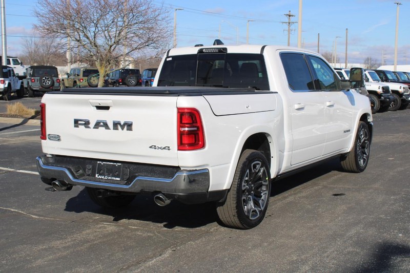 Ram 1500 Vehicle Full-screen Gallery Image 3