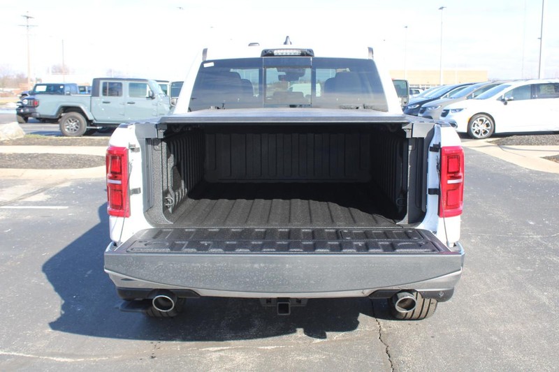 Ram 1500 Vehicle Full-screen Gallery Image 7