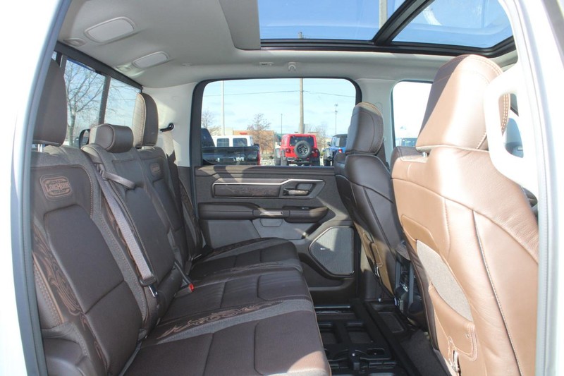 Ram 1500 Vehicle Full-screen Gallery Image 11