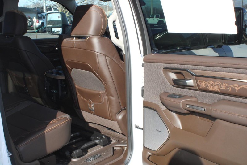 Ram 1500 Vehicle Full-screen Gallery Image 12