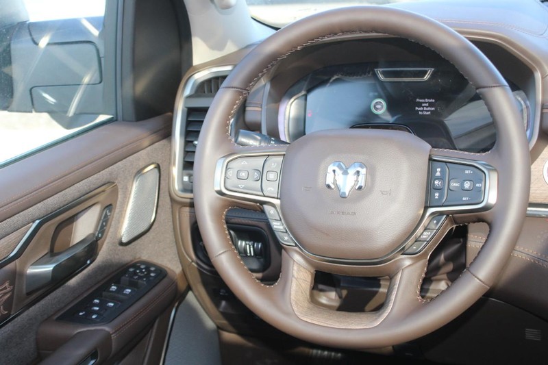 Ram 1500 Vehicle Full-screen Gallery Image 15