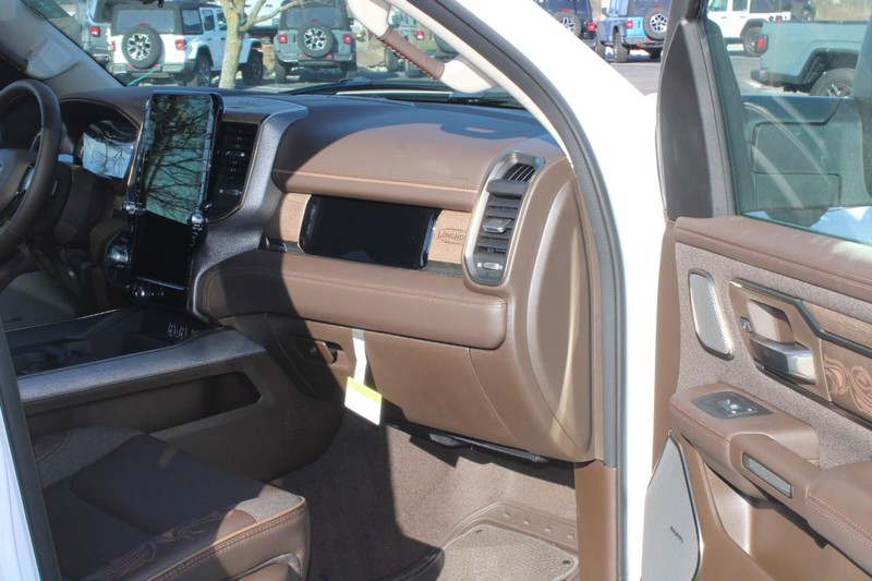 Ram 1500 Vehicle Full-screen Gallery Image 16