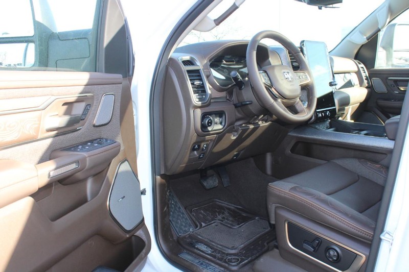 Ram 1500 Vehicle Full-screen Gallery Image 18