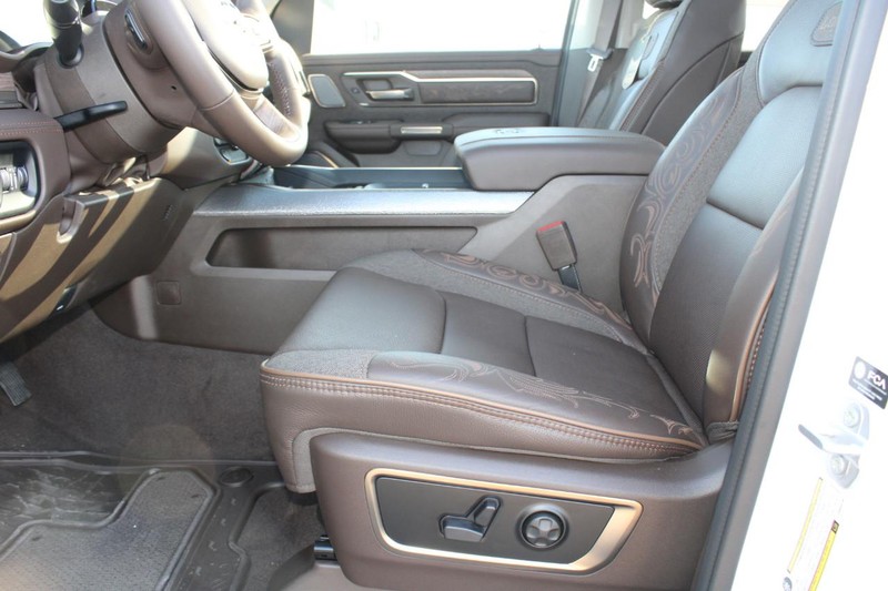 Ram 1500 Vehicle Full-screen Gallery Image 19