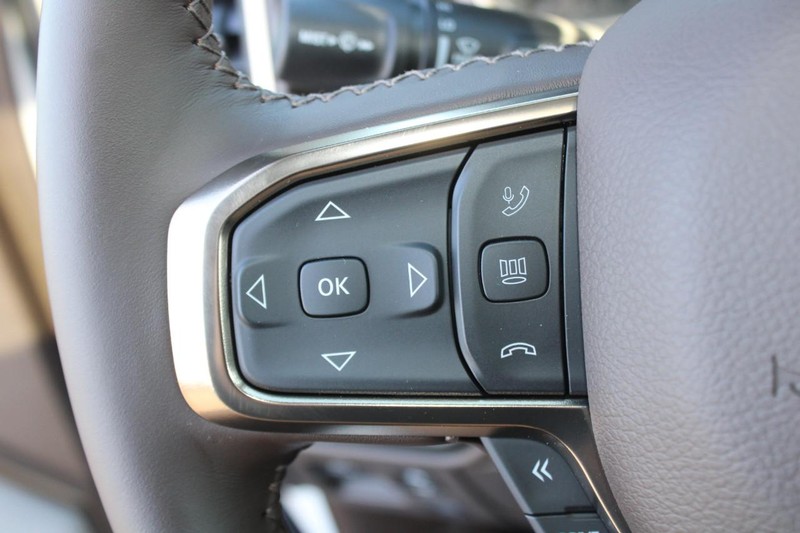 Ram 1500 Vehicle Full-screen Gallery Image 21