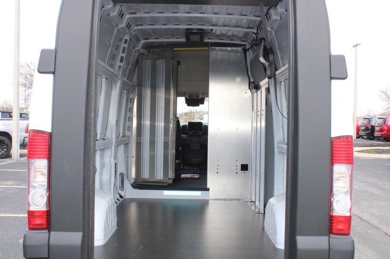 Ram ProMaster Cargo Van EV Vehicle Full-screen Gallery Image 7