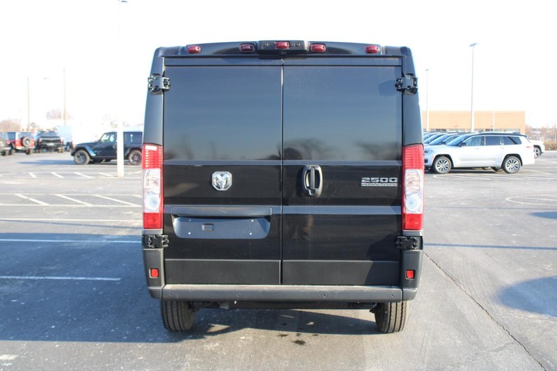 Ram ProMaster Cargo Van Vehicle Full-screen Gallery Image 4