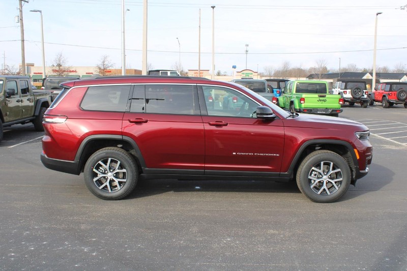 Jeep Grand Cherokee L Vehicle Full-screen Gallery Image 2