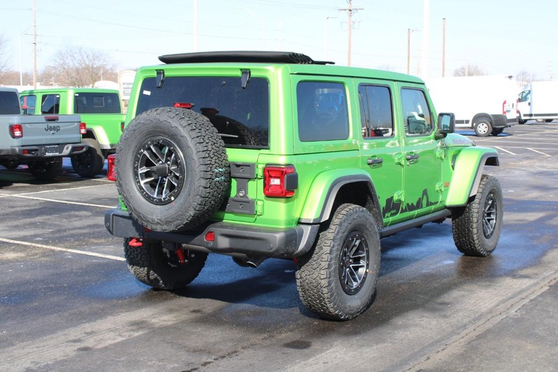 Jeep Wrangler Vehicle Full-screen Gallery Image 3